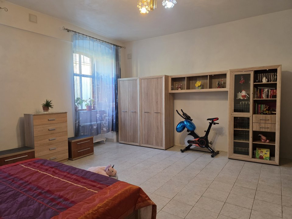 Oportunitate! Casă, 4 camere, curte comună, ultracentral, Bistrița, jud. BN