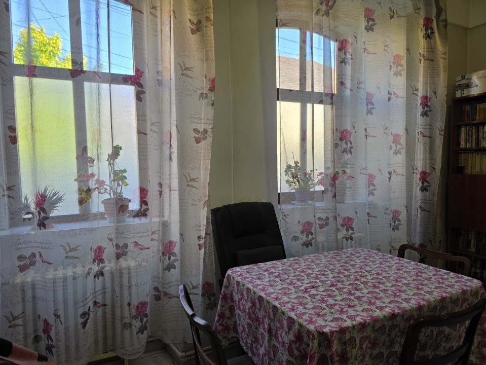 Oportunitate! Casă, 4 camere, curte comună, ultracentral, Bistrița, jud. BN