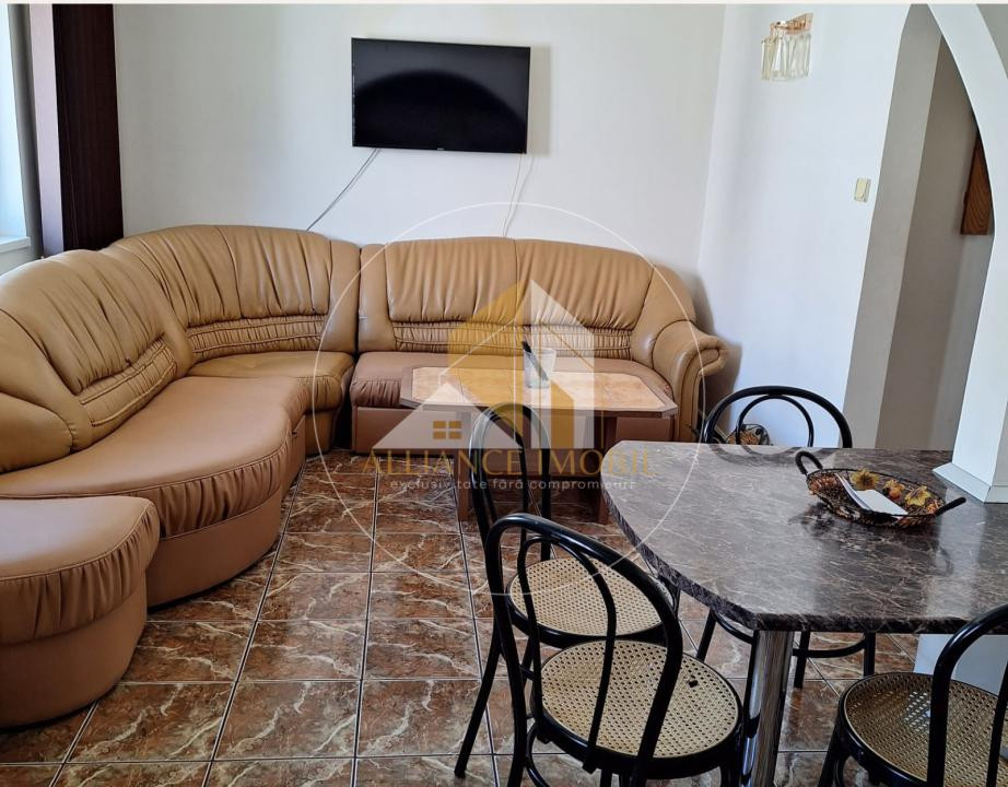 APARTAMENT 3 CAMERE DE VANZARE , DECOMANDAT , ZONA CENTRALA 