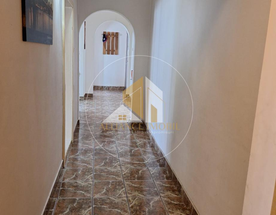 APARTAMENT 3 CAMERE DE VANZARE , DECOMANDAT , ZONA CENTRALA 